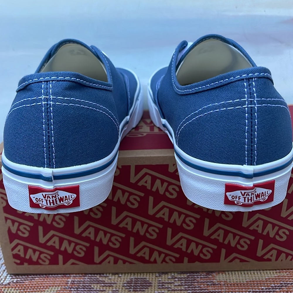 Vans WMNS Authentic Navy
VN000EE3NVY
Sneakers - Picture 14 of 16